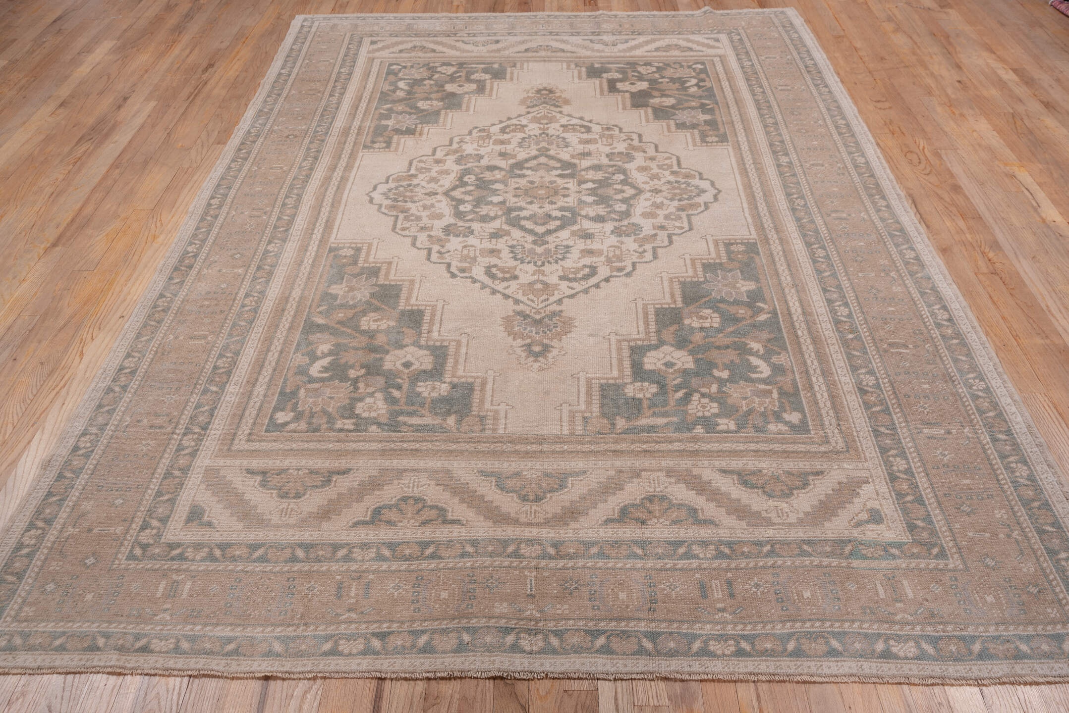 oushak Carpet - # 128598