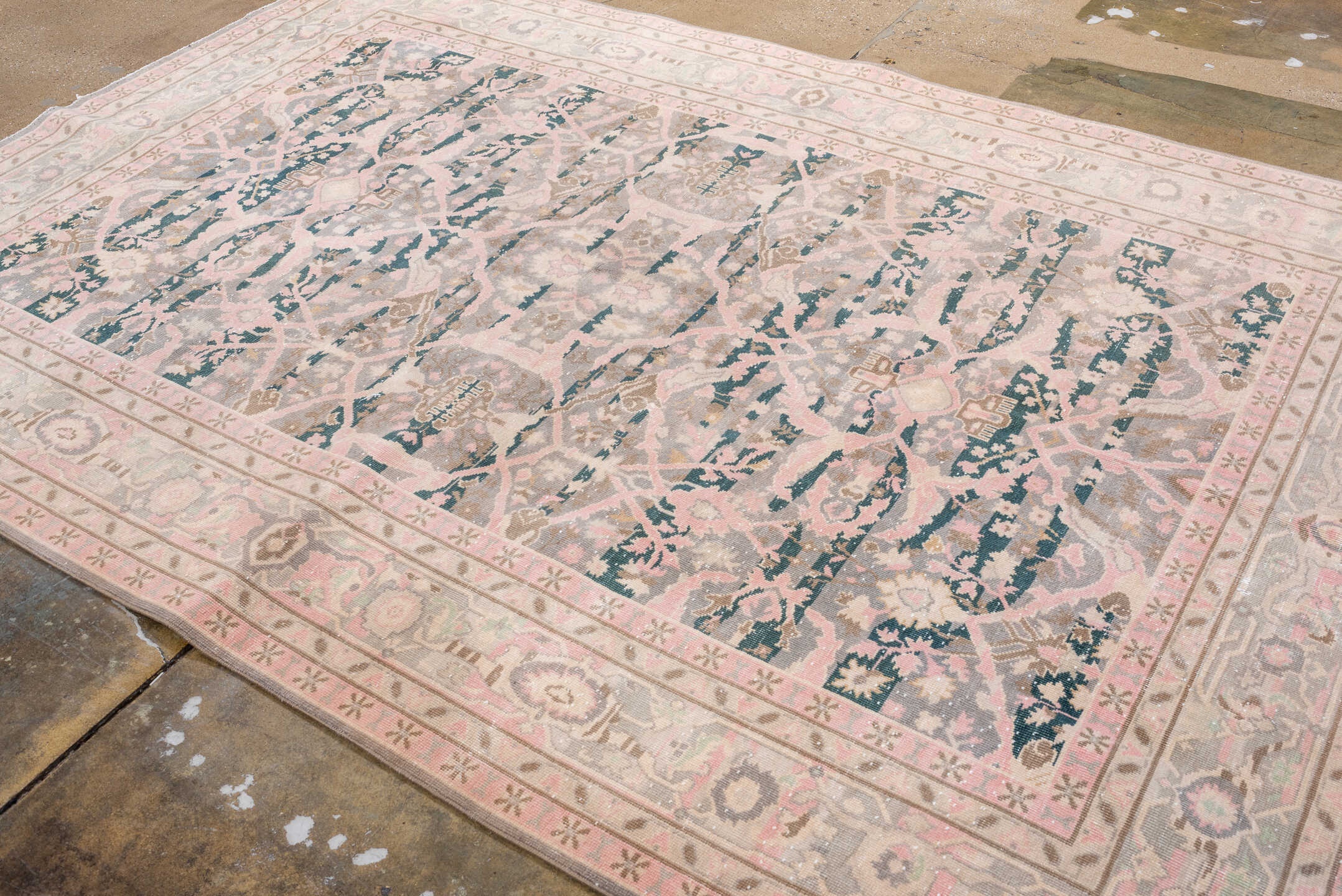 mahal Rug - # 128618