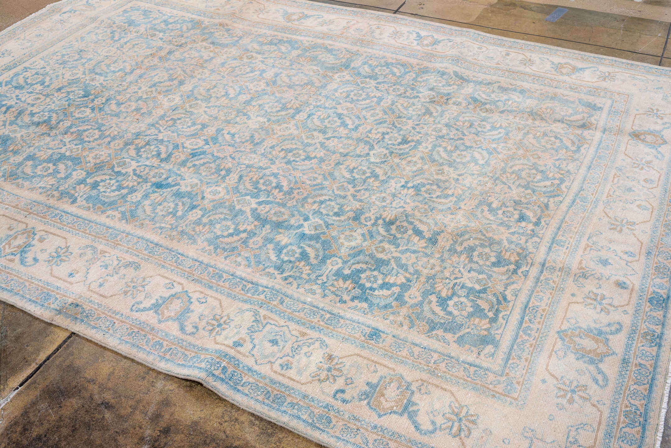 mahal Rug - # 128667