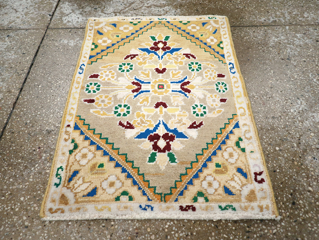 mahal Rug - # 105732