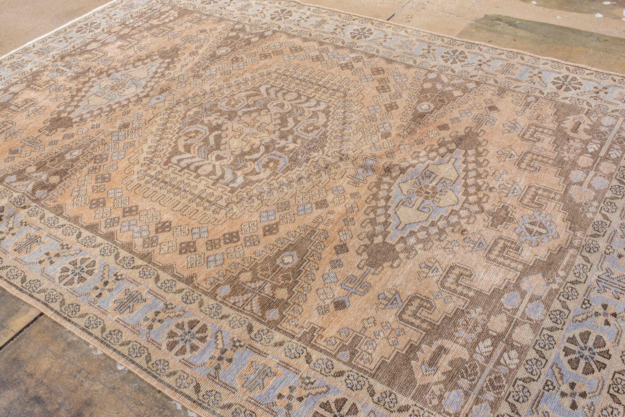 veece Rug - # 128682